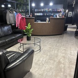 Tan Republic Newberg - Lobby