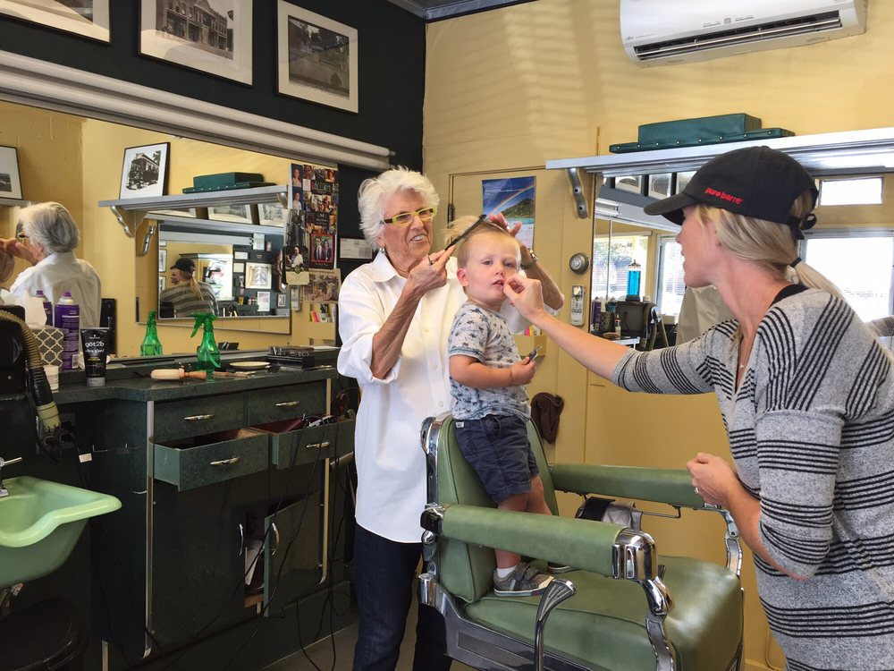 Len's Barbershop Logo