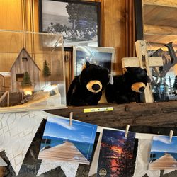 Cabin 28 - Inside - sells souvenirs
