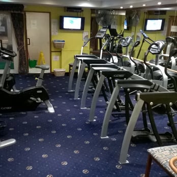 Queens Hotel - Gym area - Hotels Near Me - Perth, PKN