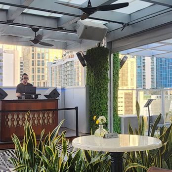 Rooftop @1WLO - Dj on a Sunday afternoon - Cocktail Bars Near Me - Fort Lauderdale, Florida