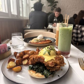 Rise & Set - Fried Chicken Benedict, Other was Dried Chili Pasta - Breakfast & Brunch Near Me - San Francisco, California Rise & Set - Fried Chicken Benedict, Other was Dried Chili Pasta - Breakfast & Brunch Near Me - San Francisco, California