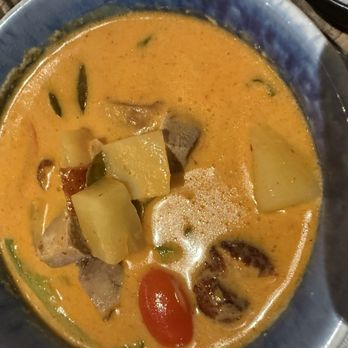 White Elephant - Pineapple curry with duck - Thai Near Me - San Diego, California White Elephant - Pineapple curry with duck - Thai Near Me - San Diego, California