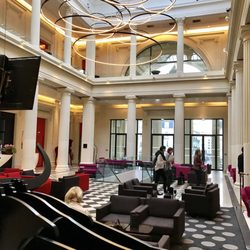 Hôtel Radisson Blu - Le hall du palais de justice refait ! Magnifique !