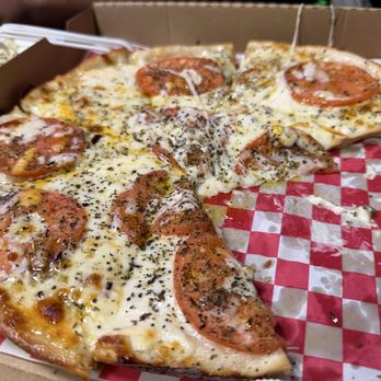 Big Kahuna's Pizza - White Pizza - Pizza Near Me - Honolulu, Hawaii