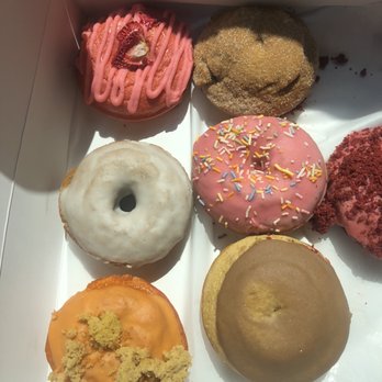 Doatnut - Honestly I didn't even ask the flavors. Just took one of each. Playing a taste the flavor game lol - Donuts Near Me - Oceanside, California