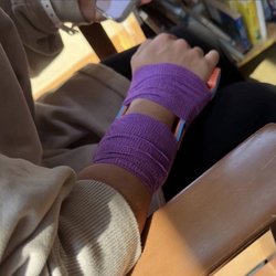 Lakedale - The manager push my friend and hurt her right wrist