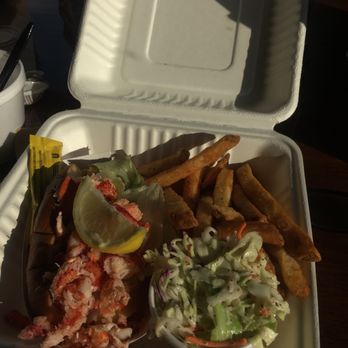 Flo's Clam Shack - Seafood Near Me - Middletown, Rhode Island