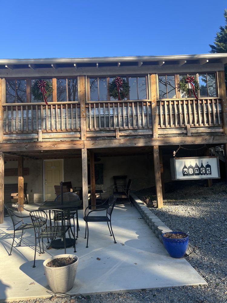 SLIGHTLY ASKEW WINERY Updated October 2024 44 Photos & 22 Reviews