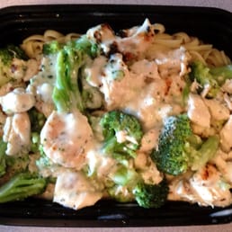 Chicken & Broccoli Alfredo Pizza Chicken & Broccoli Alfredo Pizza