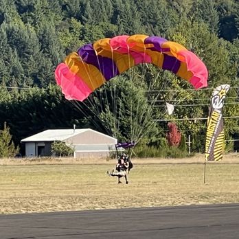 Pacific Northwest Skydiving Center - Landing - Skydiving Near Me - Mulino, Oregon