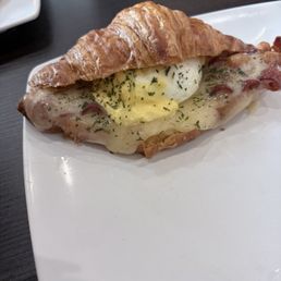 Classic Benedict in Croissant