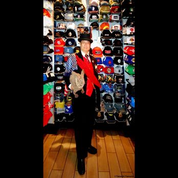 Lids - LIDS, (by the Times Square, NYC), Dr. Takeshi Yamada and Seara (Coney Island sea rabbit), 2017.10.01. - Accessories Near Me - New York, New York Lids - LIDS, (by the Times Square, NYC), Dr. Takeshi Yamada and Seara (Coney Island sea rabbit), 2017.10.01. - Accessories Near Me - New York, New York