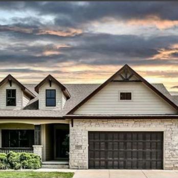 Brush & Roll Painting - Before-pay attention around the garage doors. - Painters Near Me - Omaha, Nebraska Brush & Roll Painting - Before-pay attention around the garage doors. - Painters Near Me - Omaha, Nebraska