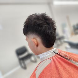 The Genuine Barbershop - Busrt fade with textured top