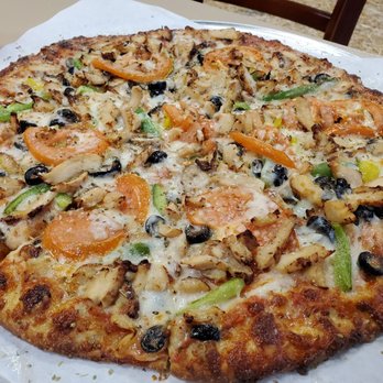 Pizza Fanzz - Veggie chicken pizza with a garlic butter crust with parmesan and Oregano dusted on top. - Pizza Near Me - Norco, California Pizza Fanzz - Veggie chicken pizza with a garlic butter crust with parmesan and Oregano dusted on top. - Pizza Near Me - Norco, California