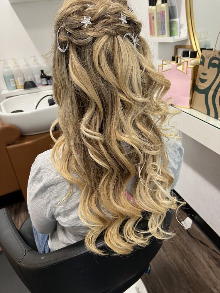 Love and Hairspray Salon Logo