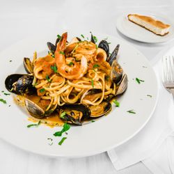 Cafe Vitale - Seafood Fettuccini (I forget the actual name).