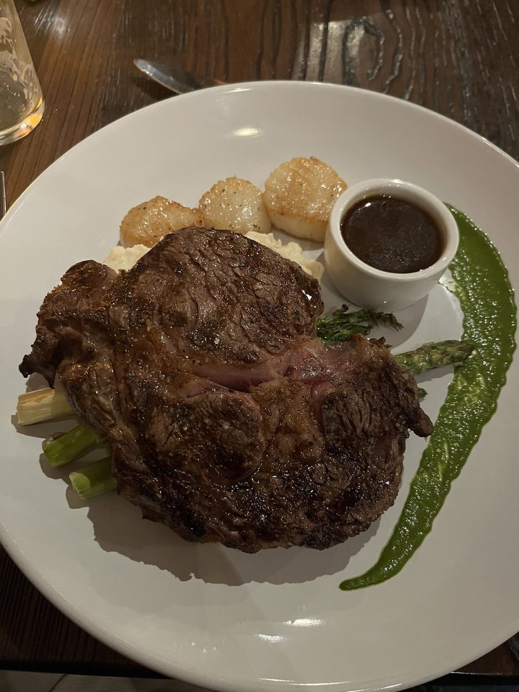 Chop House Tavern Logo