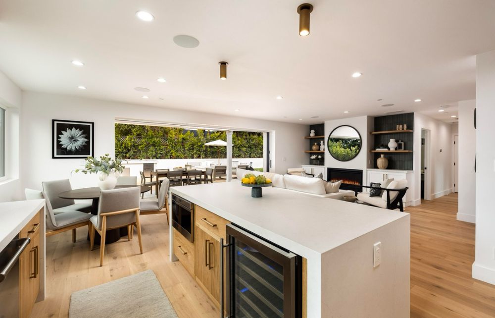 Slide of Level Contractor