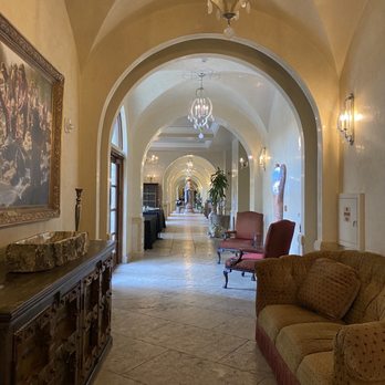 Allegretto Vineyard Resort - Inside foyer - Resorts Near Me - Paso Robles, California