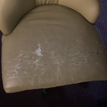 Hotel Saddleback - Hole on the chair - Hotels Near Me - Norwalk, California