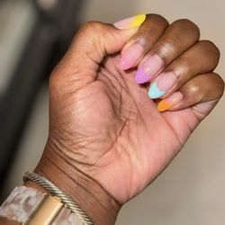 VIVIAN'S NAIL BAR & SPA - French manicure
