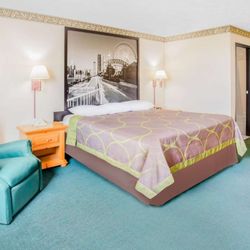 Super 8 by Wyndham El Paso IL - Guest room