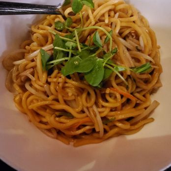 Fuhu - Chicken Lo Mein - Asian Fusion Near Me - Las Vegas, Nevada