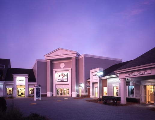 Woodbury Common Premium Outlets by null