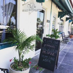 Trés Chic Beauty Boutique & Spa - Entrance
