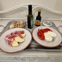 Hotel Bellevue Syrene - Room service: prosciutto and mozzarella (left), tomato and mozzarella (right).