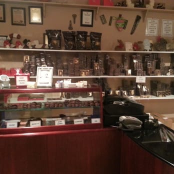 Williams Chocolate - a display of chocolates and candy - Chocolatiers & Shops Near Me - Whitby, Ontario Williams Chocolate - a display of chocolates and candy - Chocolatiers & Shops Near Me - Whitby, Ontario