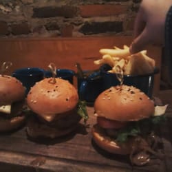 El Pecado de Noé - Plato de hamburguesas