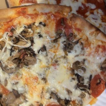 Joe's Pizza - Pizza Near Me - Brooklyn, New York