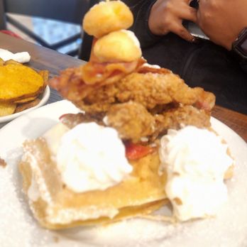 Maple Leaf Diner - Chicken & Waffles - American Near Me - Dallas, Texas