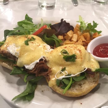 Aloha Kitchen - Kalua Pork eggs Benedict - Breakfast & Brunch Near Me - Honolulu, Hawaii