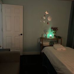 Oyo Blossom Massage Spa - Warm and cozy massage room