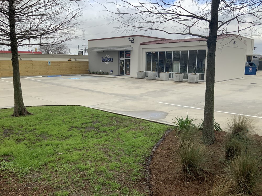 LACOUR’S CARPET WORLD ABBEY CARPET AND FLOOR 4665 Perkins Rd, Baton