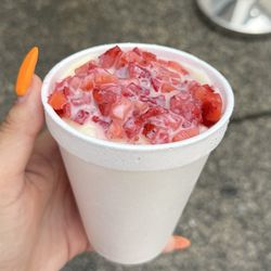Sno-la Uptown - Kids snoball with condensed milk and strawberries