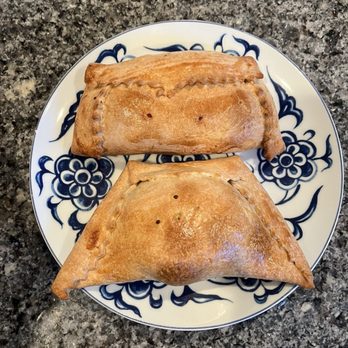 Empanadas Maria Elba - Empanadas one with steak and one with Spanish and cheese. - Food Trucks Near Me Empanadas Maria Elba - Empanadas one with steak and one with Spanish and cheese. - Food Trucks Near Me
