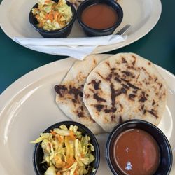 Antojitos Cabañas - Pupusas Rebueltas