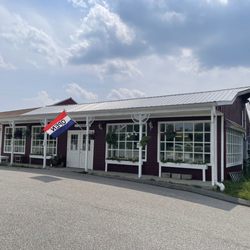 Cottage Gardens & Bakery - Bakery storefront