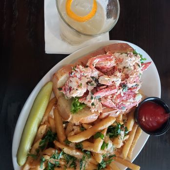 Coast Guard House - $30 lobster roll + $3 truffle fries. - Seafood Near Me - Narragansett, Rhode Island