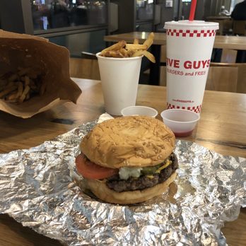 Five Guys - Der erste Burger, Semmel kalt. Patty lauwarm. Einfach lieblos - Burgers Near Me - Munich, BY Five Guys - Der erste Burger, Semmel kalt. Patty lauwarm. Einfach lieblos - Burgers Near Me - Munich, BY