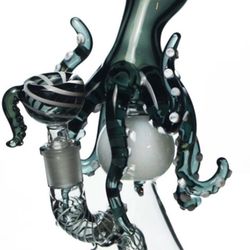 Sky High Smoke N' Accessories - Octopus bong is dope