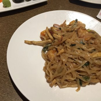 Nova - Chicken and Shrimp Pad Thai - Sushi Bars Near Me - Edgewater, Maryland