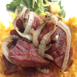 Gustitos Criollos - Aranita de platano, carne frita y ensalada ceasar