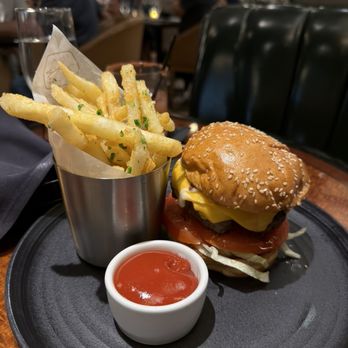 The Lime Lite - Classic Cheeseburger - pretty damn good! - New American Near Me - Fresno, California The Lime Lite - Classic Cheeseburger - pretty damn good! - New American Near Me - Fresno, California