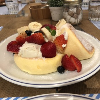 Flipper's - Kiseki with berries and bananas - Coffee & Tea Near Me - Hong Kong, HK Flipper's - Kiseki with berries and bananas - Coffee & Tea Near Me - Hong Kong, HK